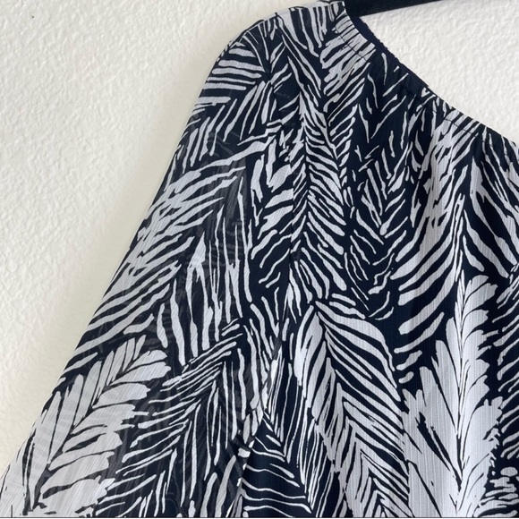 Club Monaco One-Shoulder Blouse Flare Cuffs
Palm printed size XS - Picture 7 of 16